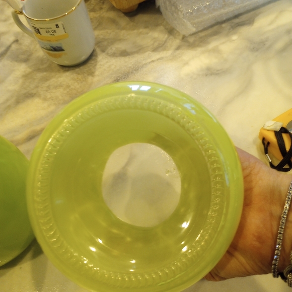 Lovely Pair of Green Glass Vases 💚 - Picture 7 of 9